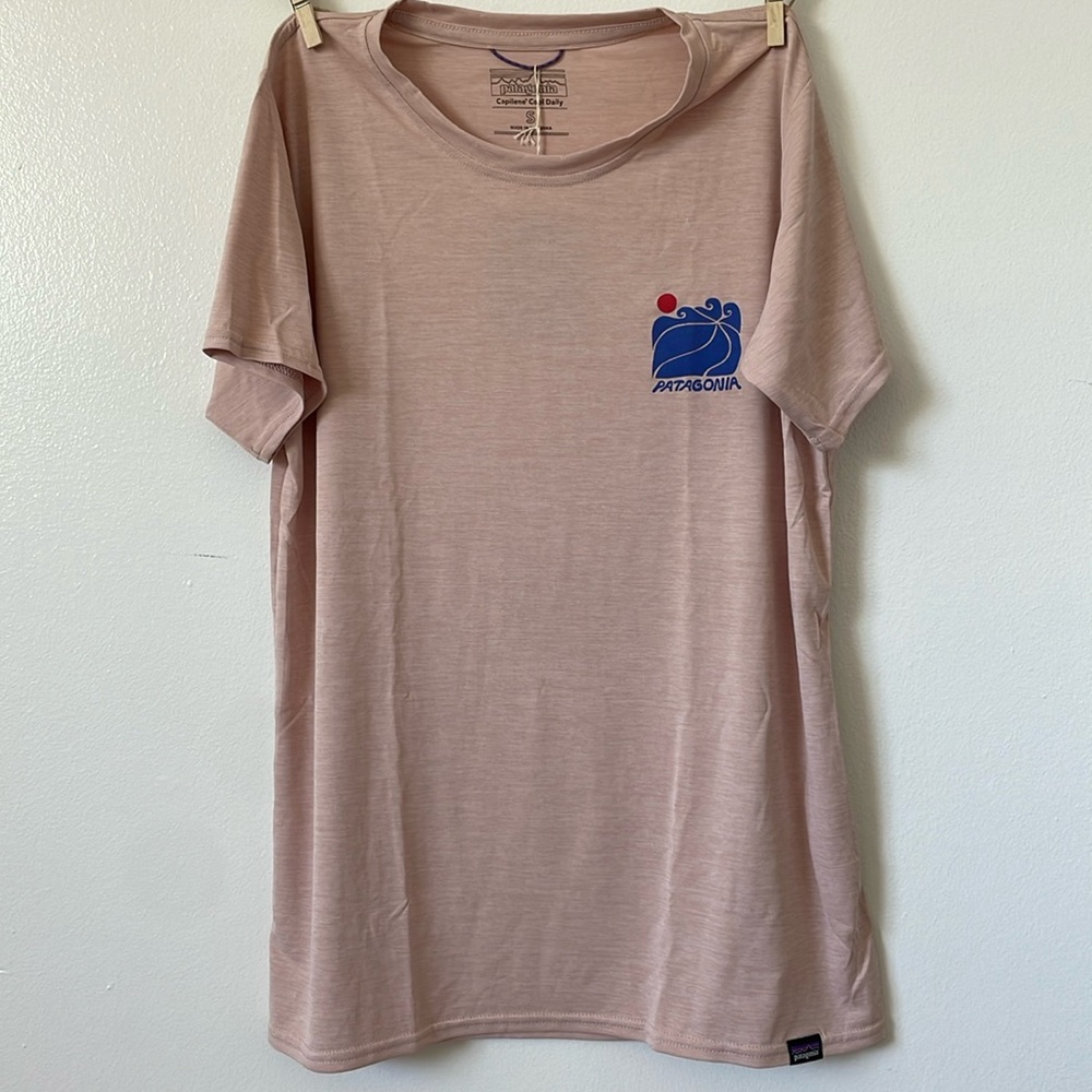 Woman’s S  Patagonia Capilene Cool Daily Graphic Shirt Waters Peach